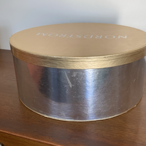Vintage Nordstrom Silver and Gold Hatbox with Rope Handle - Picture 4 of 13